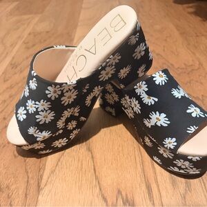 Beach By Matisse Daisy Mules
